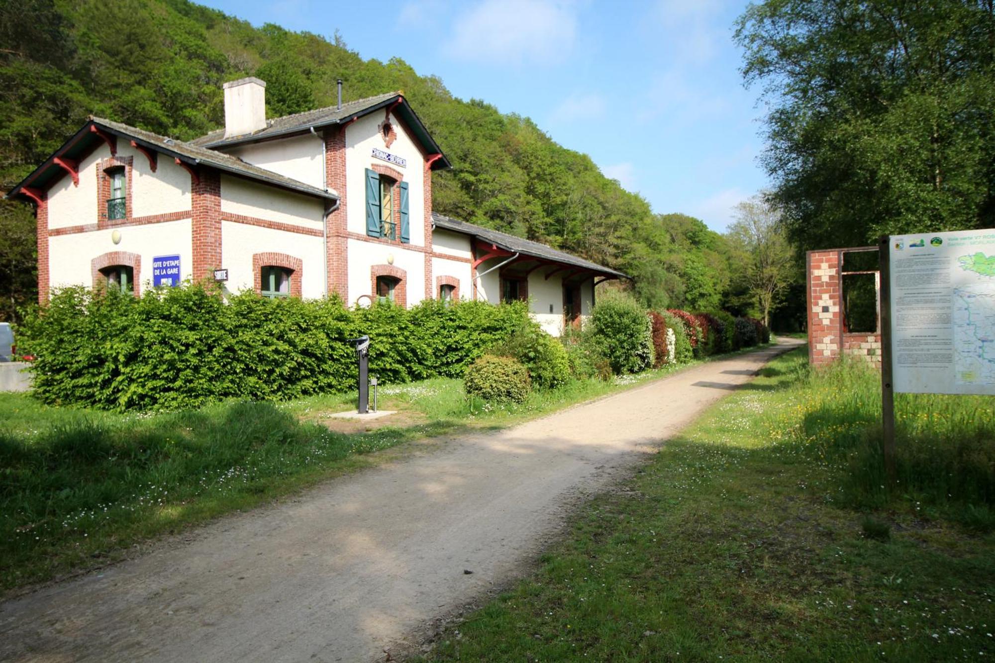 Ostal Scrignac - Gite D'Etape De La Gare エクステリア 写真