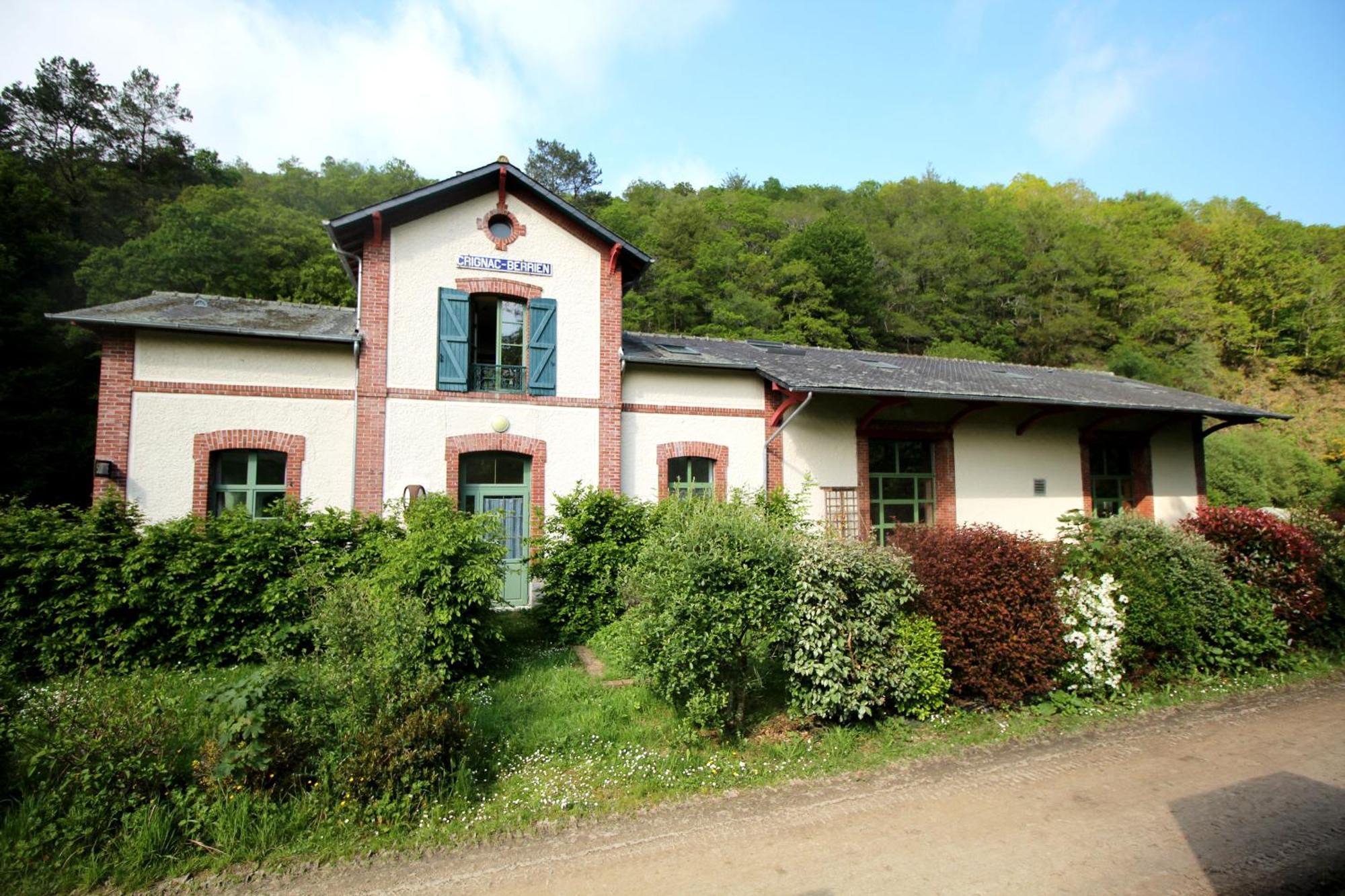 Ostal Scrignac - Gite D'Etape De La Gare エクステリア 写真